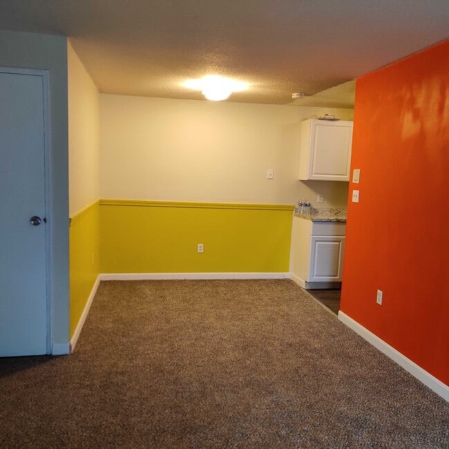 Building Photo - 21 Village Rock Ln