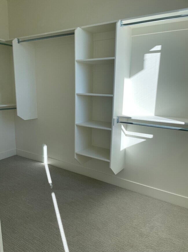 Building Photo - 1474 W Cook Ln