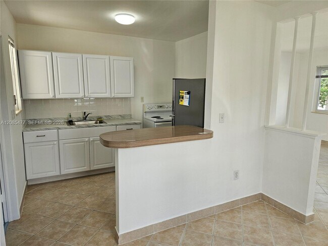 Building Photo - 145 SW 60th Ct
