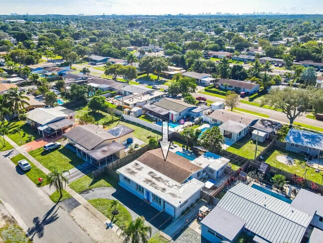 Building Photo - 3624 SW 22nd St