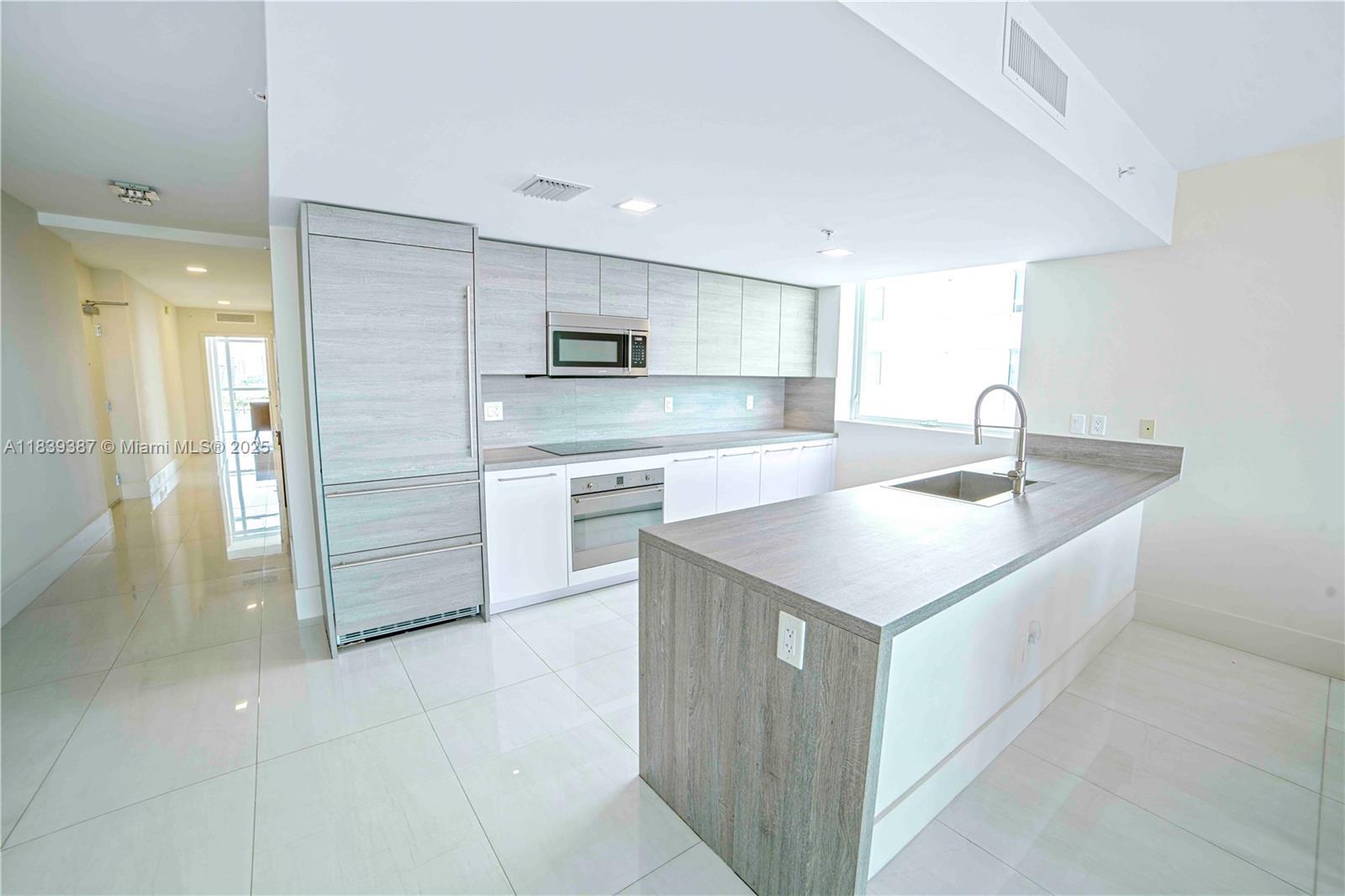 Building Photo - 400 Sunny Isles Blvd