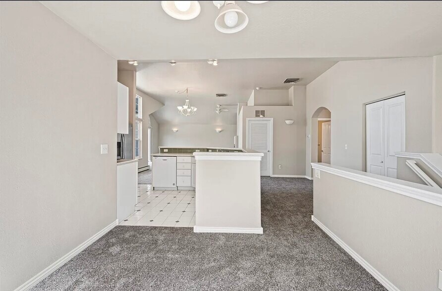 Building Photo - 712 Glen Ct