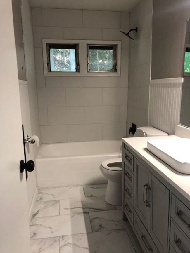 Building Photo - 243 W High St