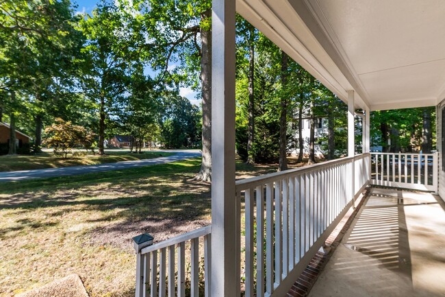 Building Photo - Beautifully Maintained Colonial Home