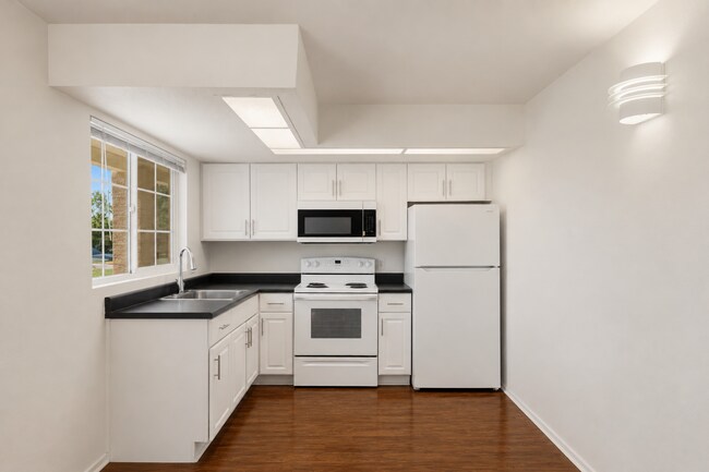 Building Photo - 45 N Phyllis-109