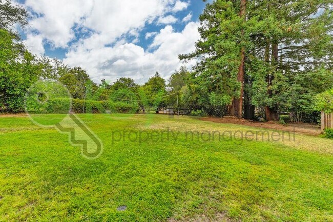 Building Photo - 9635 Oak Leaf Way