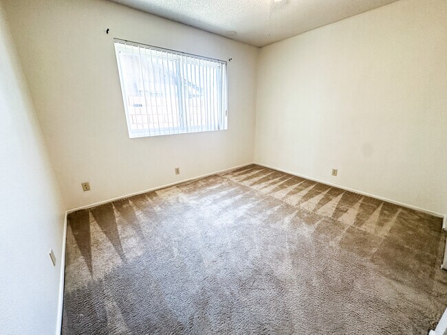 Building Photo - 3555 W 15th Ln