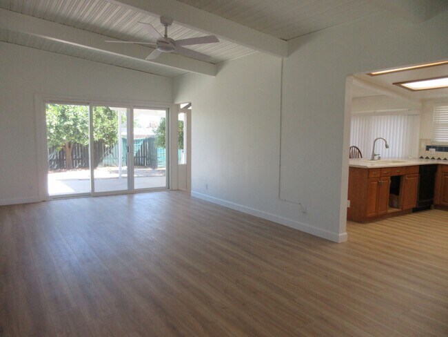 Building Photo - 10818 Paso Robles Ave