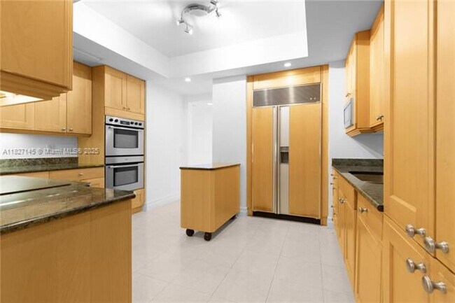 Building Photo - 21200 NE 38th Ave