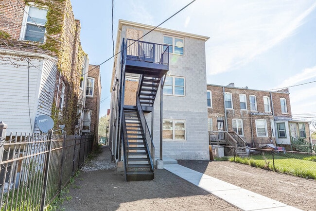 Building Photo - 6632 S Kenwood Ave