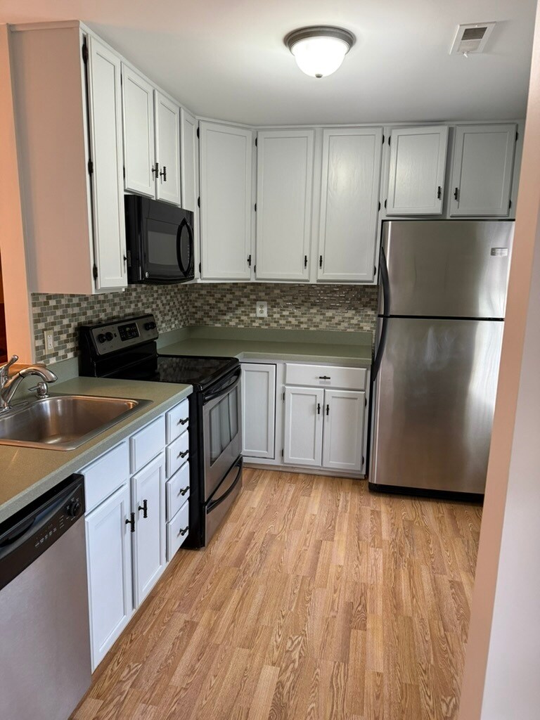 kitchen - 1808 Foxmeadow Cir