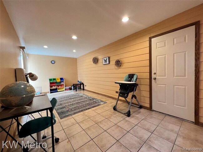 Building Photo - 26381 Osmun St