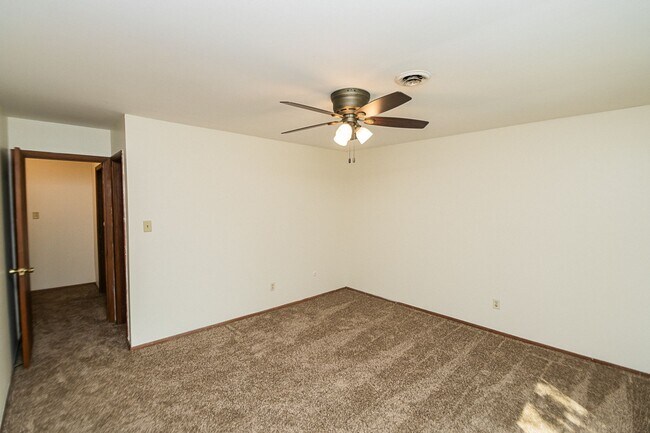 Building Photo - 702-708 E. 72nd