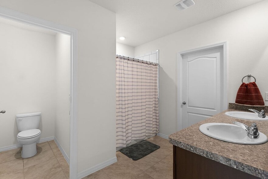 Building Photo - 2024 Griffin Oaks Way