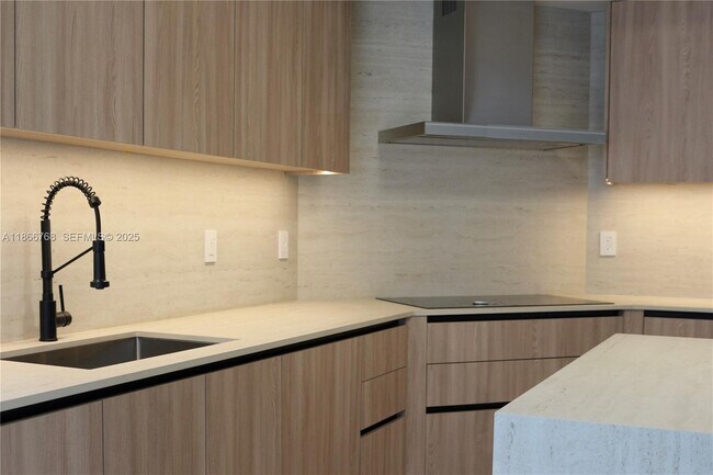 Building Photo - 430 Grand Bay Dr