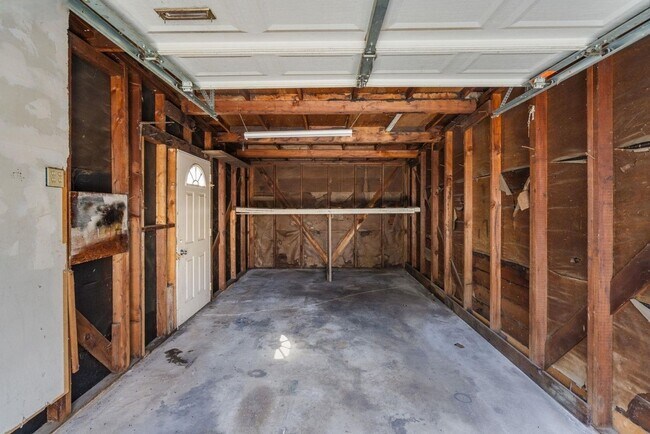 Building Photo - Light-Filled San Leandro Gem w/ Dual Garages & Expansive Yard