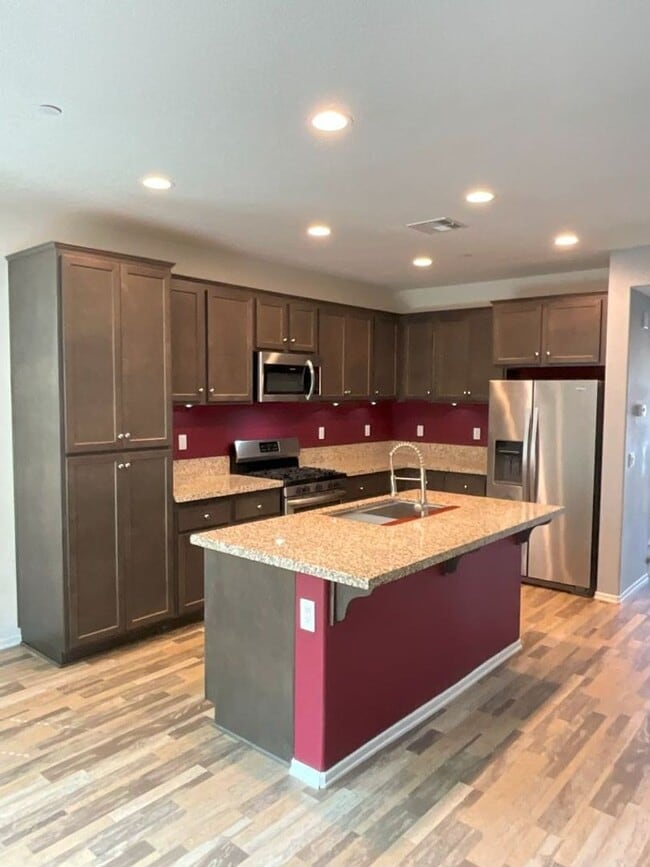 Building Photo - 4 Bed, 2 Bath - Fallbrook Single Family Home