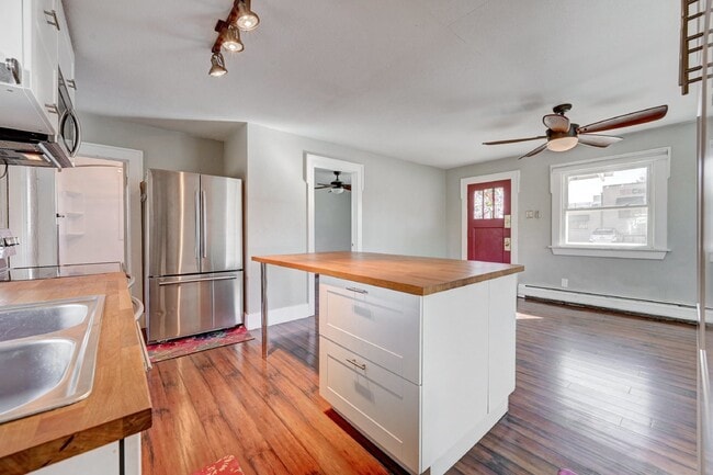 Building Photo - $2,200 - 2 Bed, 1 Bath Home in Englewood w...