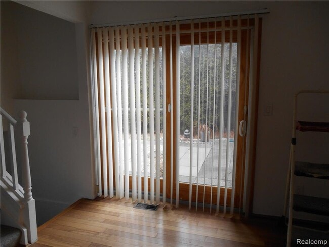 Building Photo - 1440 W Elmwood Ave