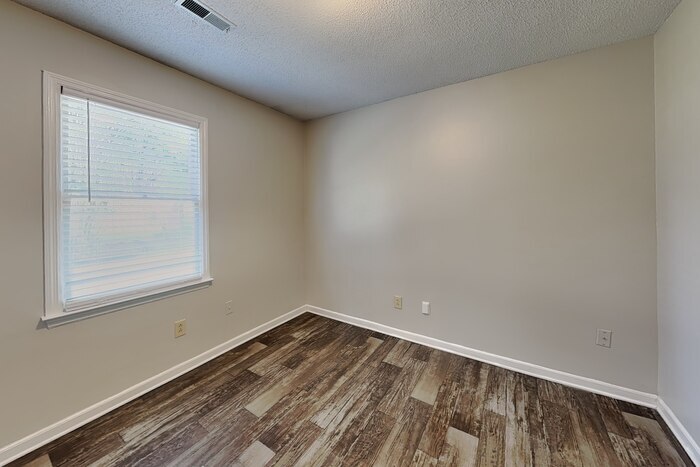 Building Photo - 2215 Medlin Ct