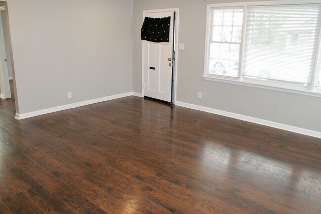 Building Photo - Luxurious Newly Renovated 3BR/2BA Haven with Private Parking - A Rare Market Gem