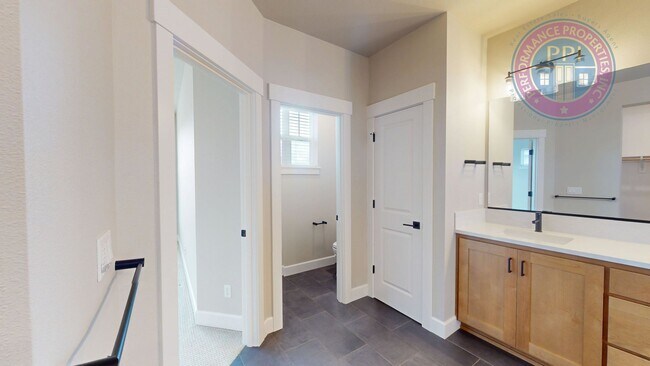 Building Photo - REED'S CROSSING!  Luxury Home, Stylish Amenities, Central Air-Conditioning, Close To Nike & Intel