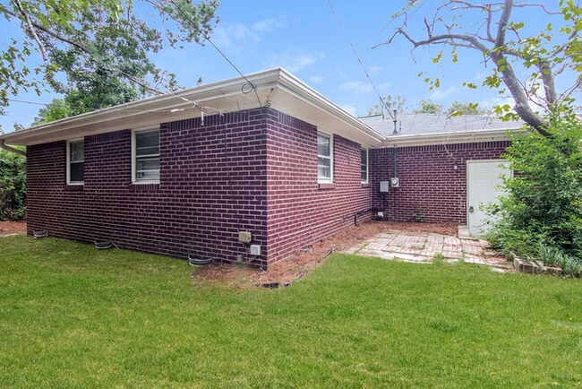 Building Photo - 1527 Tall Pines Cir