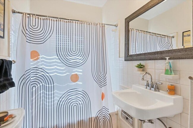 Building Photo - 2904 Pearl St