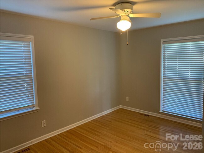 Building Photo - 1130 Cheddington Dr