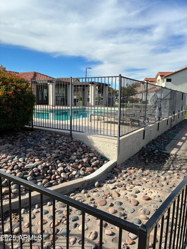 Building Photo - 624 S Crows Nest Dr