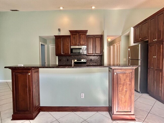 Building Photo - Amazing Dream Home with Water View and Pri...