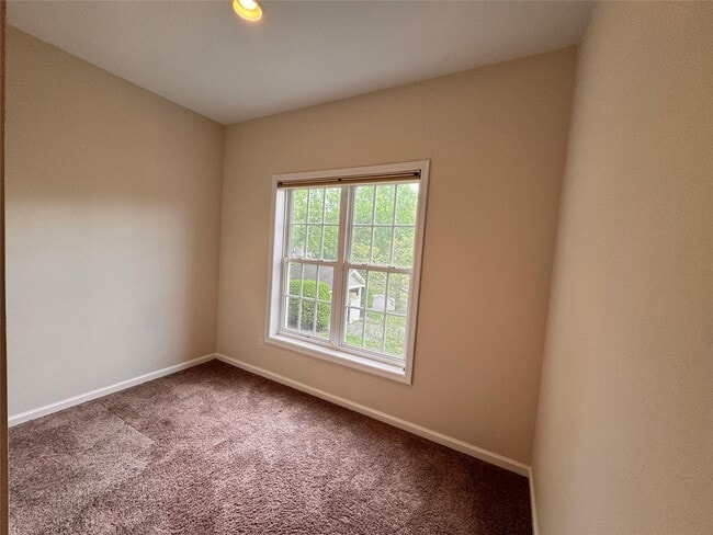 Building Photo - 854 Verona Dr