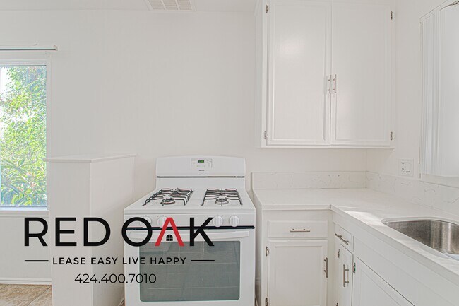 Building Photo - 512 Normandie Ave