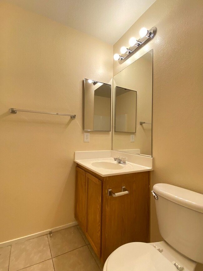 Building Photo - 5855 Lee Fairy Ct