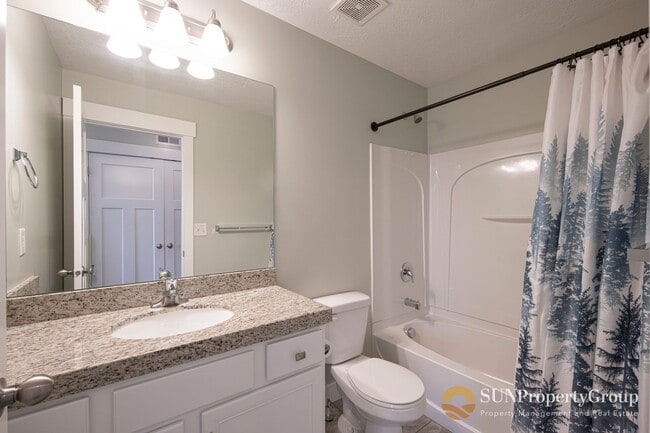 Building Photo - Stunning Townhome In Desirable Riverton Area