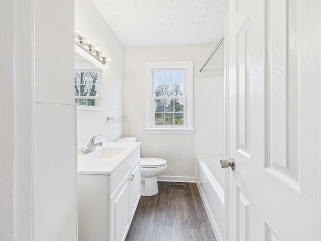 Building Photo - 2609 Harold Ave