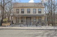 Building Photo - 242 E Liberty St