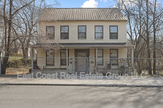 Primary Photo - 242 E Liberty St