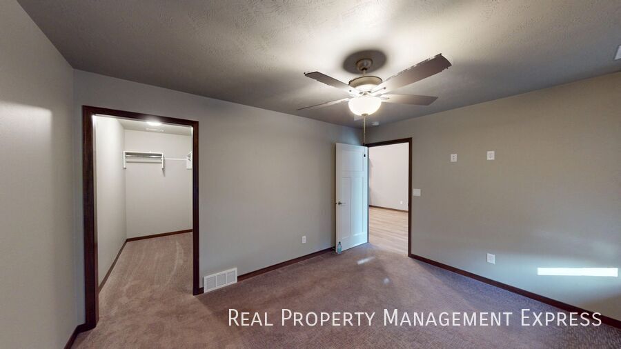 Building Photo - Bright, Spacious, and Move-In Ready 2-Bedr...