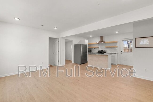 Building Photo - 2138 25th Ave N