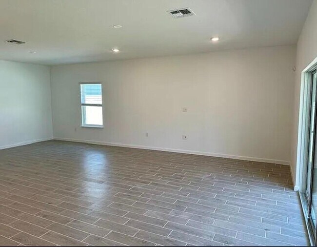 Building Photo - 4511 NW 14th Lp