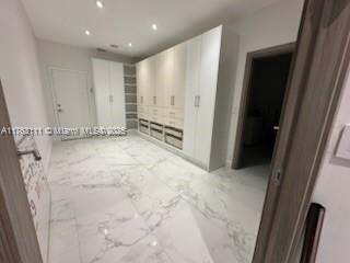 Building Photo - 21022 NE 34th Ct