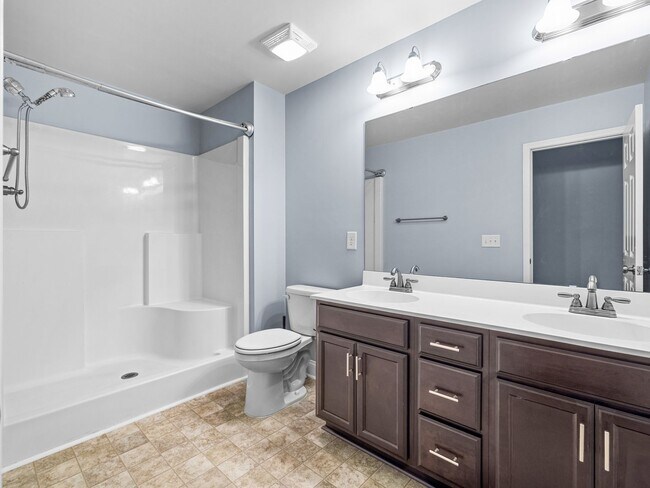 Building Photo - Townhome in Sneads Ferry