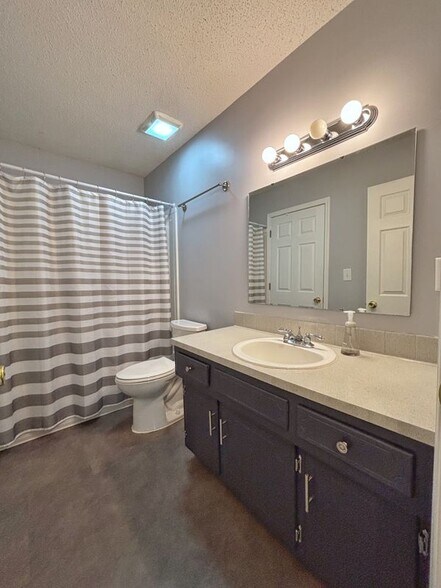 Building Photo - 2641 Maverick Ln