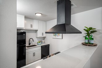 Building Photo - Avenue View Apartments