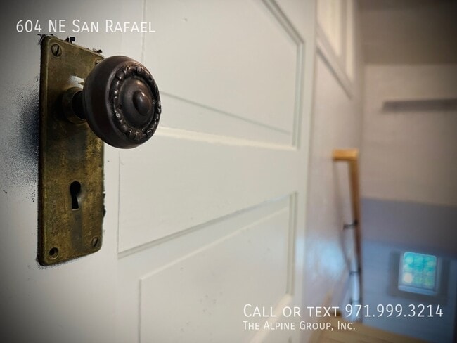 Building Photo - 604 NE San Rafael St