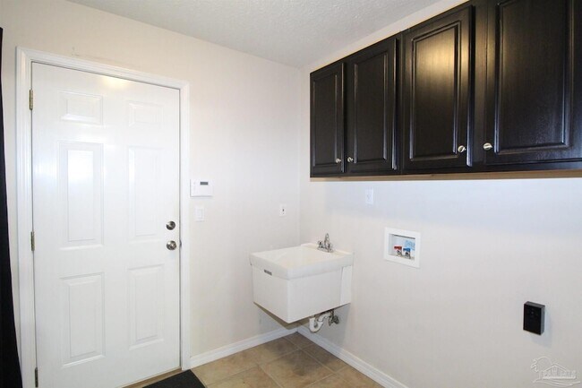 Building Photo - 4150 Oak Pointe Dr