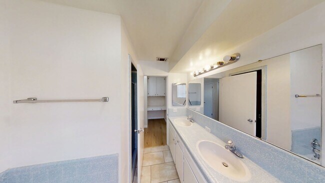 Building Photo - 34840 Iris Ln
