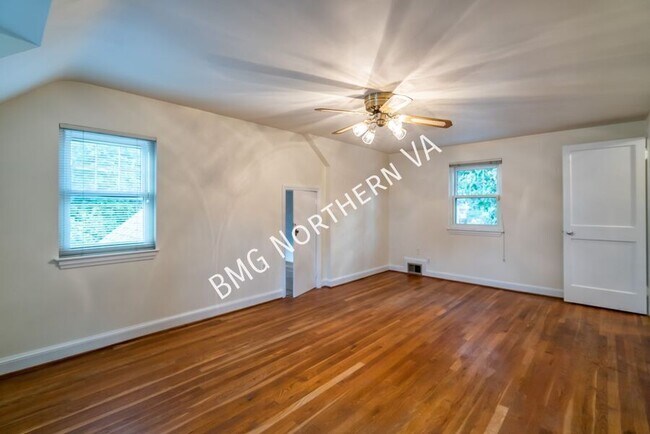 Building Photo - 2300 N Buchanan St