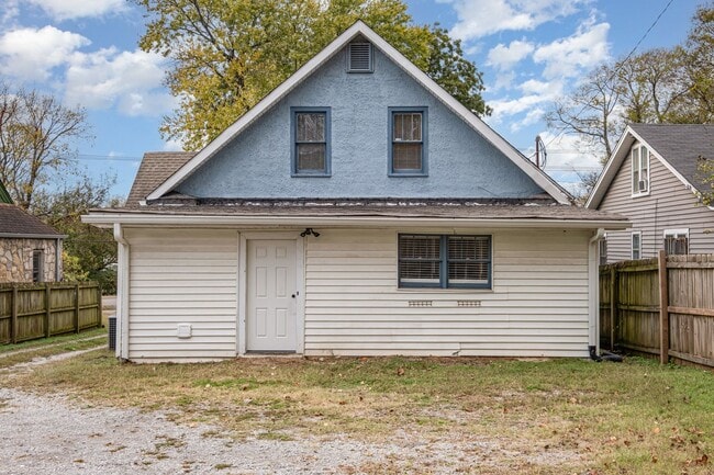 Building Photo - 4 Bedroom  Now Available!